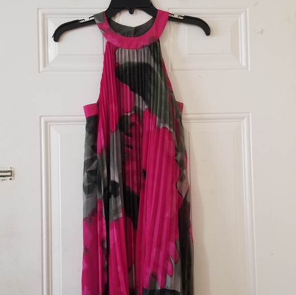 Trina Turk Pleated Dresses, Size Small - Picture 4 of 11